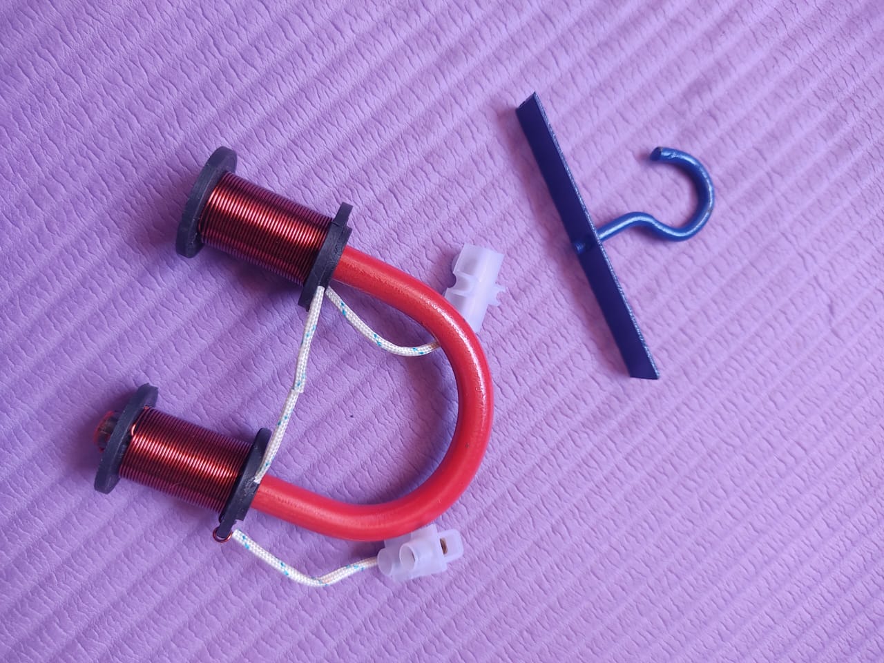 A Pair Electrode U shape magnet 6V Premium U-Form Wire Electromagnet pained Red