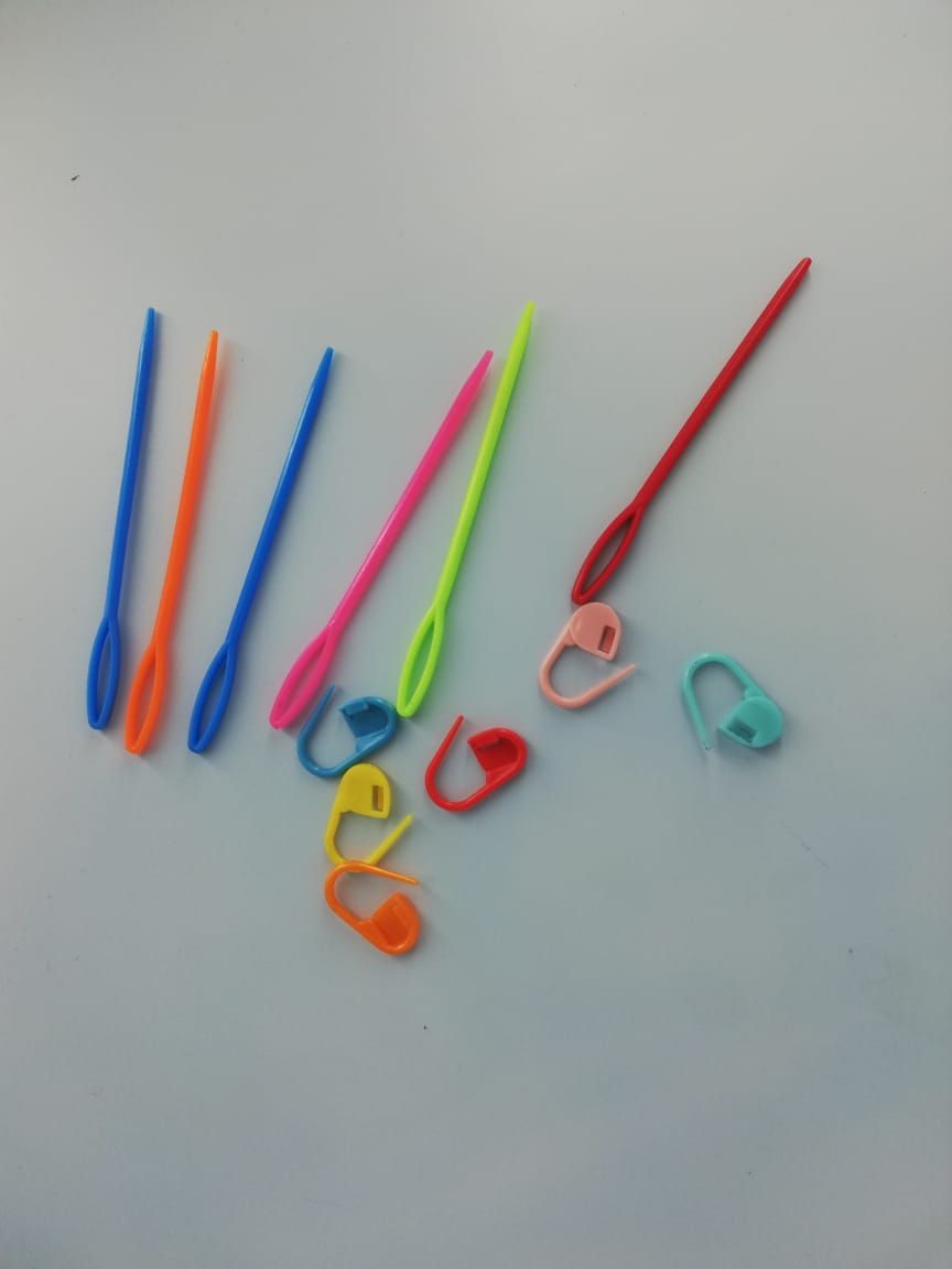 Plastic Locking Knitting Crochet Stitch Markers (15 Pcs, Multicolour) + Colourful Large Eye Plastic Sewing Yarn Needles Cross Wool Weave Stitch Crochet Needles (5 Pcs)