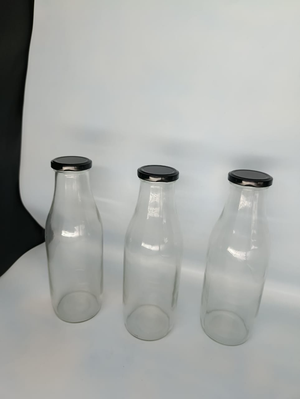 450Ml Glass Hygienic Leak Proof Beverage Glass Bottle 450 ml for Fridge with airtight Steel Cap Suitable for Milk Juice Water