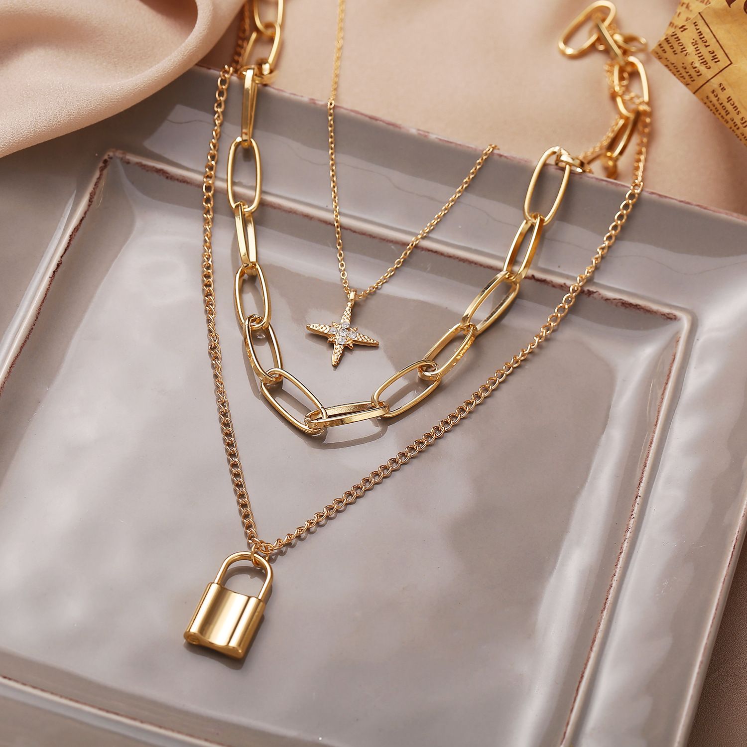3pcs/set Women's Pendant Necklace Luxury Retro Women Necklace Sets Fashion Octet Star Lock Pendant