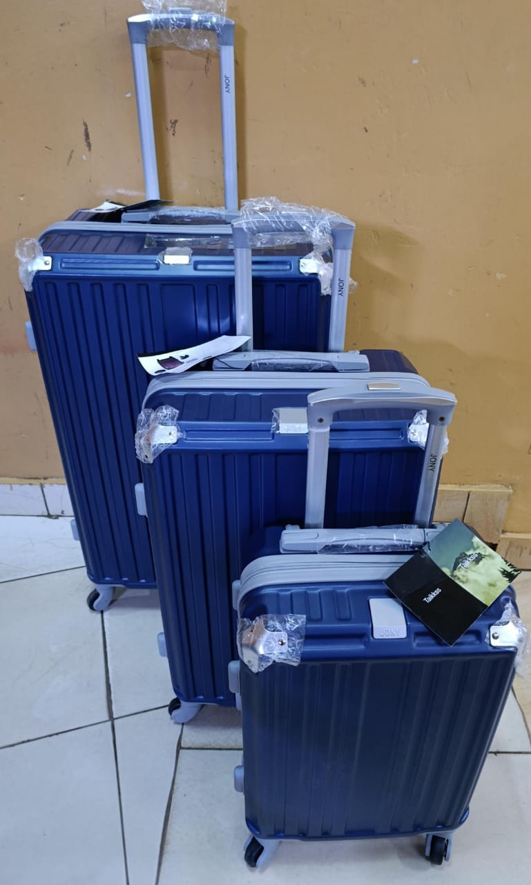 3 in 1 Luxurious Fibre Suitcase - zipper closure frame - 360 easy glide spinner wheels - Telescopic handle system locks - compession straps for neat pack
superior quality Heights 63cm, 57cm, 48cm.