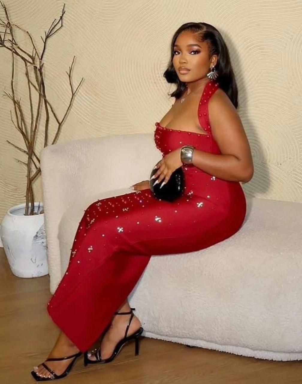 Women’s Pearl-Trimmed Bodycon Halter-Neck Embellished Maxi Dress – Elegant Evening Gown