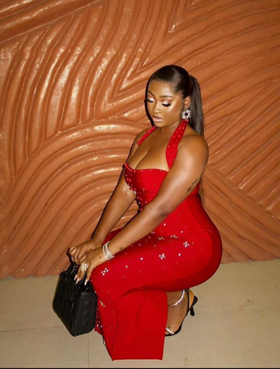 Women’s Pearl-Trimmed Bodycon Halter-Neck Embellished Maxi Dress – Elegant Evening Gown