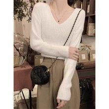 Soft and sticky pullover knitted sweater, women's autumn and winter long sleeved top
