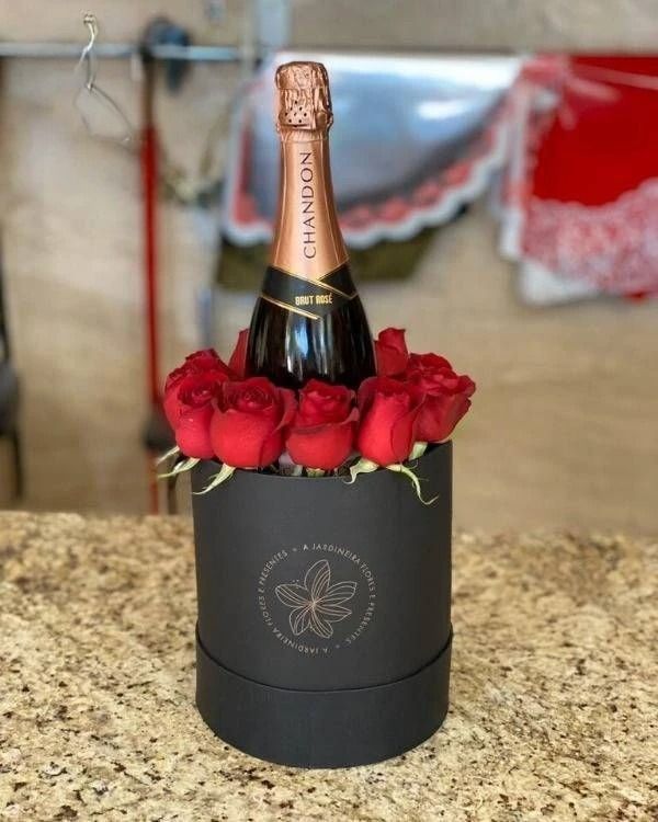Lovely Valentine’s Gift Package for your Love: Wine, Roses & Chocolates