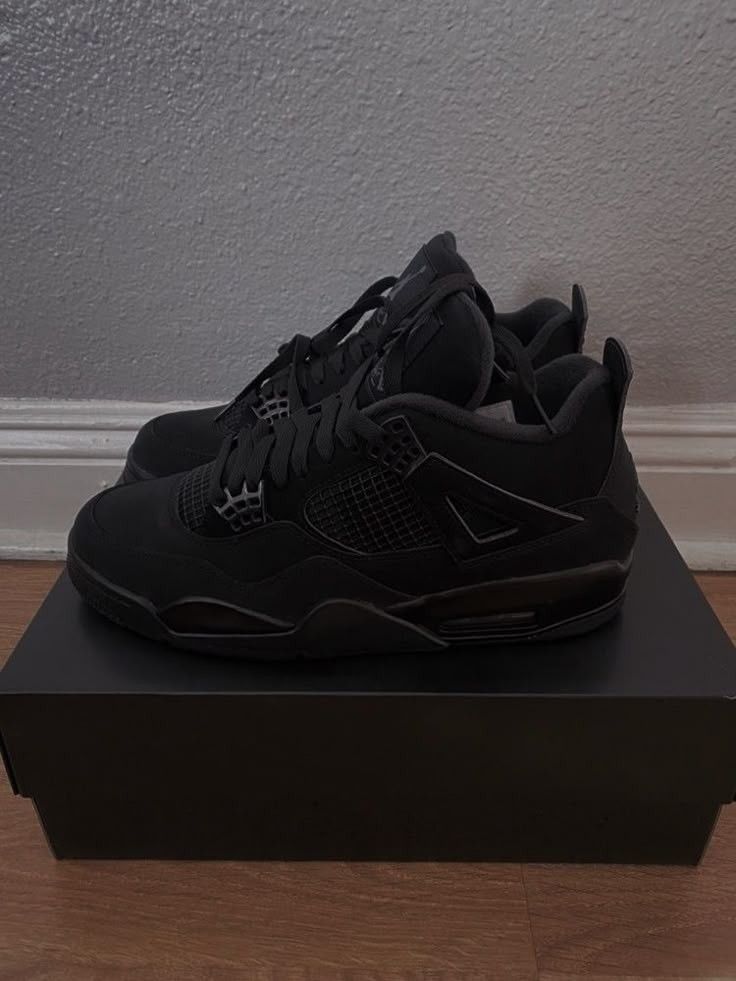 HIGH QUALITY ⚡JORDAN 4 high quality j4 thunder BLACK sneakers Original Fashion Leather Men Shoes Imported Sneakers