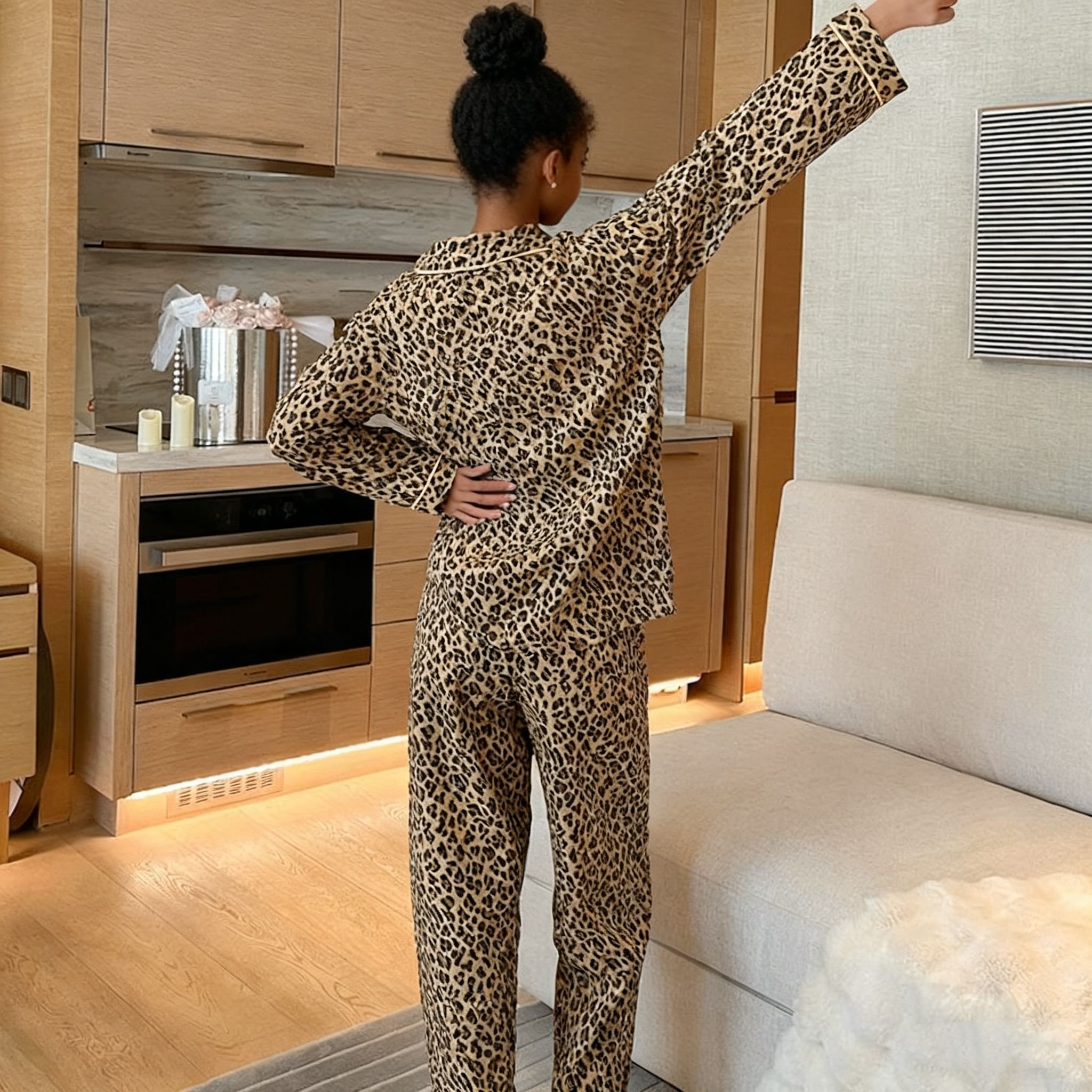 Women's 2-piece pajama set leopard print long-sleeved  with top and pants for autumn and winter casual loungewear