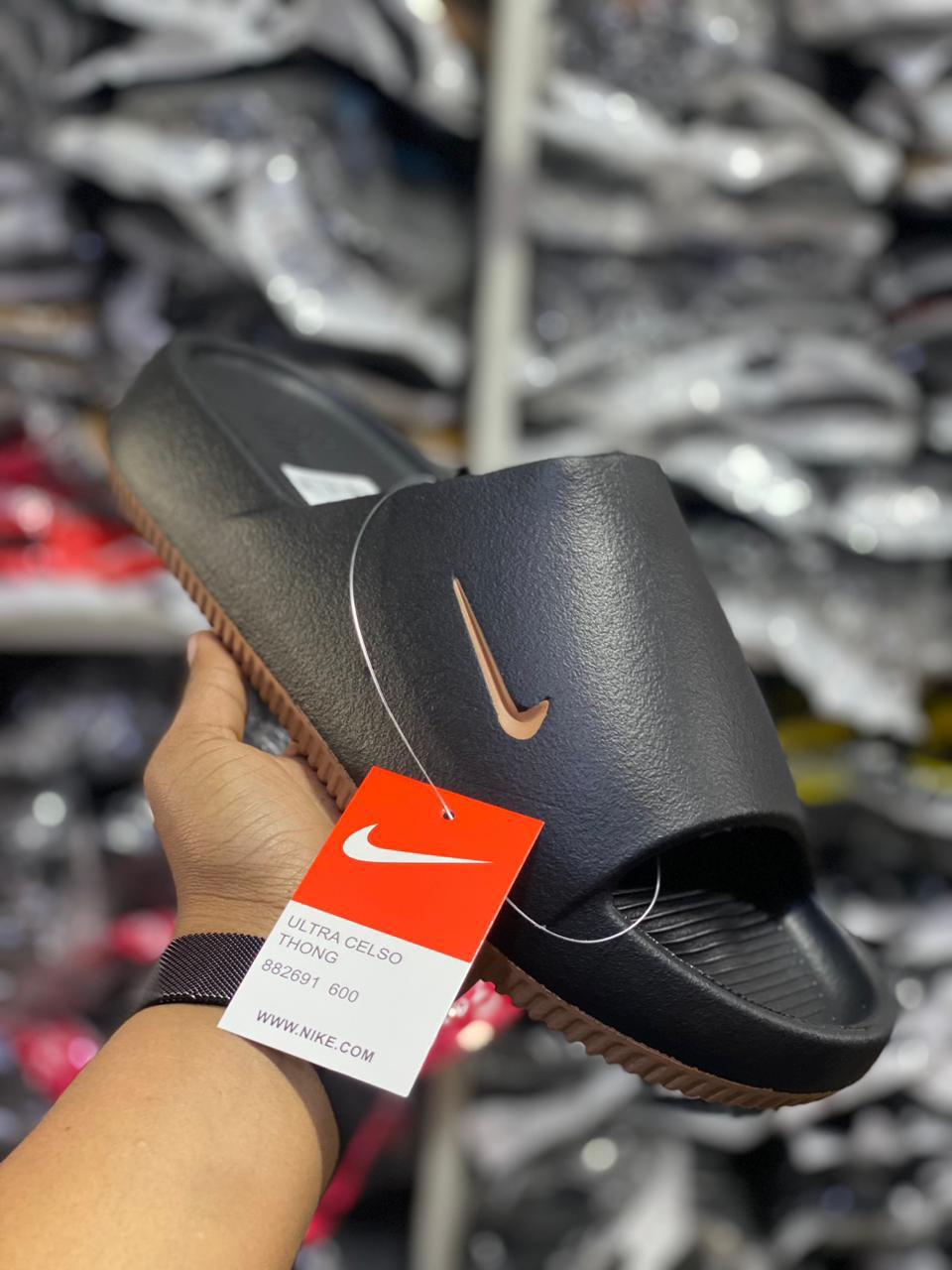 New Arrival ⚡Latest High Quality Yeezy Slides 🔥🔥🔥Breathable, classic and original Unisex Sandals/ Slides 💎💥