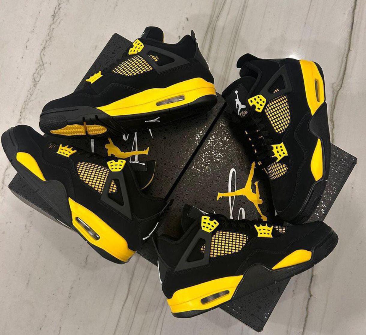 ⚡HIGH QUALITY ⚡JORDAN 4 high quality j4 thunder red sneakers original fashion leather men shoes ❤️‍🔥🔥 available in black, blue, green, yellow ,red🔥VERY CUTE EXACTRY AS IN PICTURE