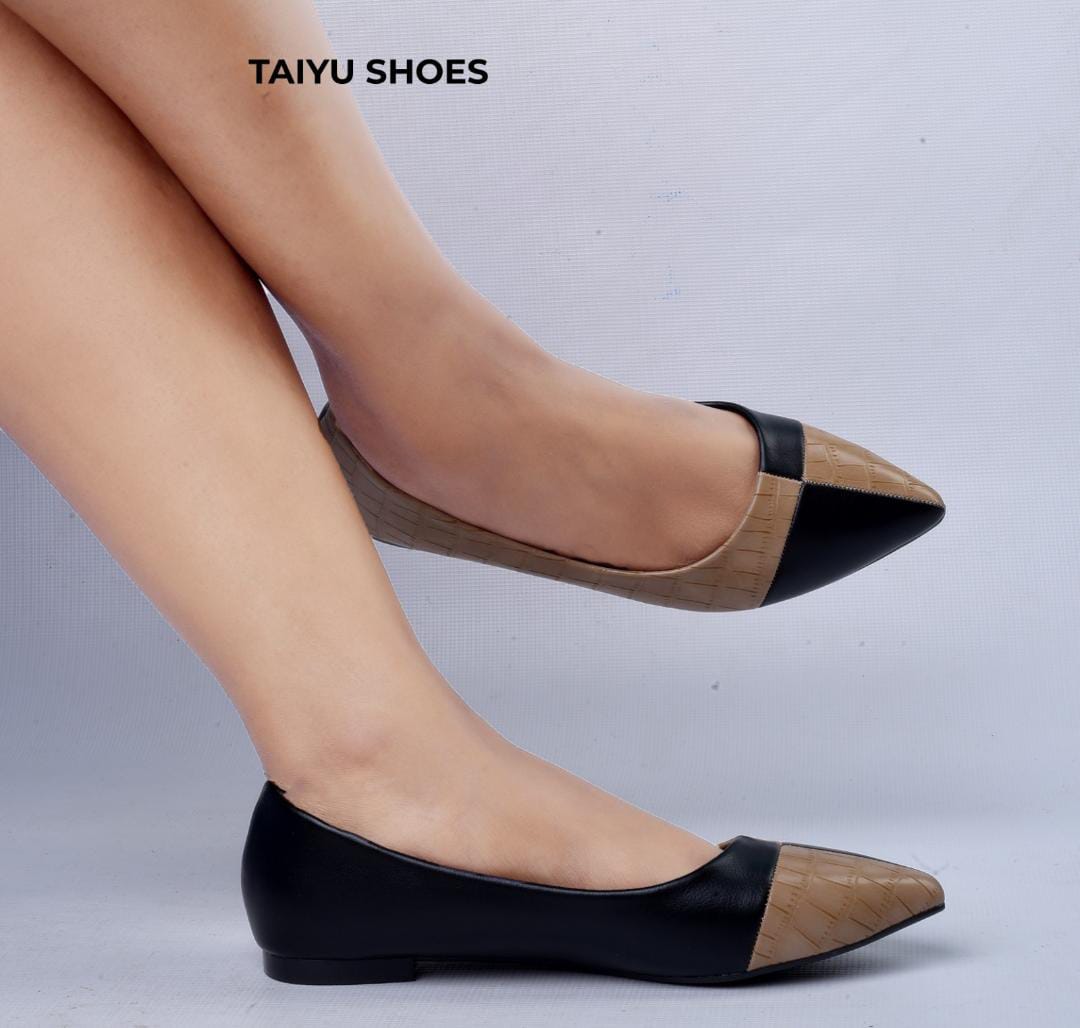 Fashion High Quality Women flats🔥🔥🔥stable flats for comfort and ease walking,,,best Quality it is made of synthetic leather
all colours and sizes available. 🔥🔥🔥