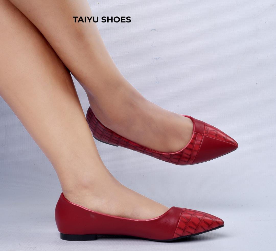 Fashion High Quality Women flats🔥🔥🔥stable flats for comfort and ease walking,,,best Quality it is made of synthetic leather
all colours and sizes available. 🔥🔥🔥