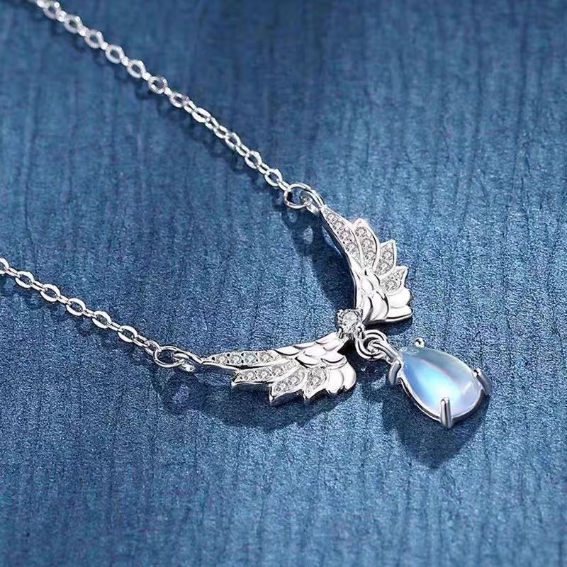 Moonlight Angel Wings Niche Design Necklace Luxury Niche Fading Light Luxury Premium Collarbone Simple Ins Gift