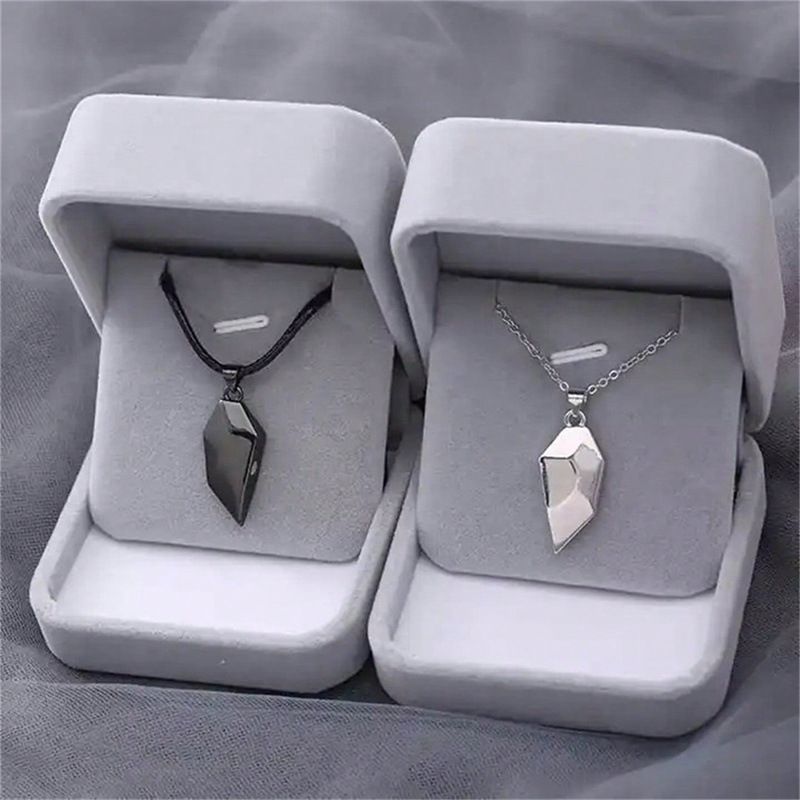Love magnet couple necklace pendant Simple wishing stone heart Instagram clavicle chain jewelry pair