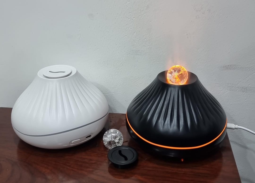 *🌪️🚿A18 4.5W humidifier onion shape (capacity 160ml tank 15-20ml/h atomizer) now available in black and white colour ce 🕸️🦒*