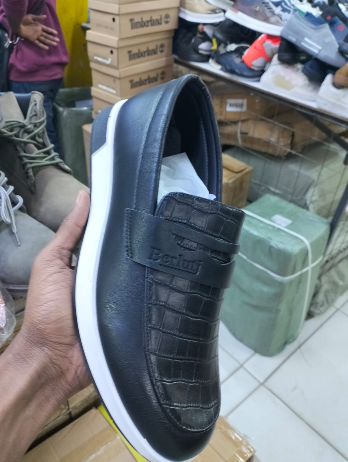 Loafer with White Rubber Sole — Luxury Men’s Slip‑On Dress Shoe with Branded Strap, Textured Crocodile Finish, Cushioned Insole and Durable Outsole