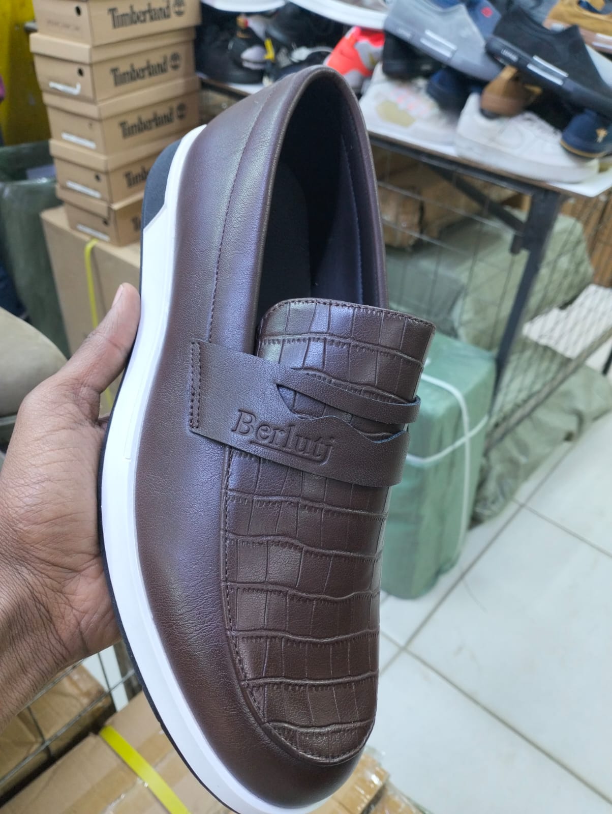 Loafer with White Rubber Sole — Luxury Men’s Slip‑On Dress Shoe with Branded Strap, Textured Crocodile Finish, Cushioned Insole and Durable Outsole