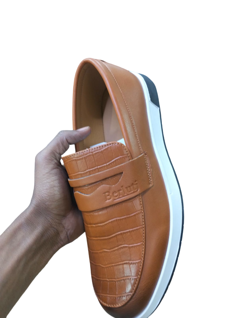 Loafer with White Rubber Sole — Luxury Men’s Slip‑On Dress Shoe with Branded Strap, Textured Crocodile Finish, Cushioned Insole and Durable Outsole