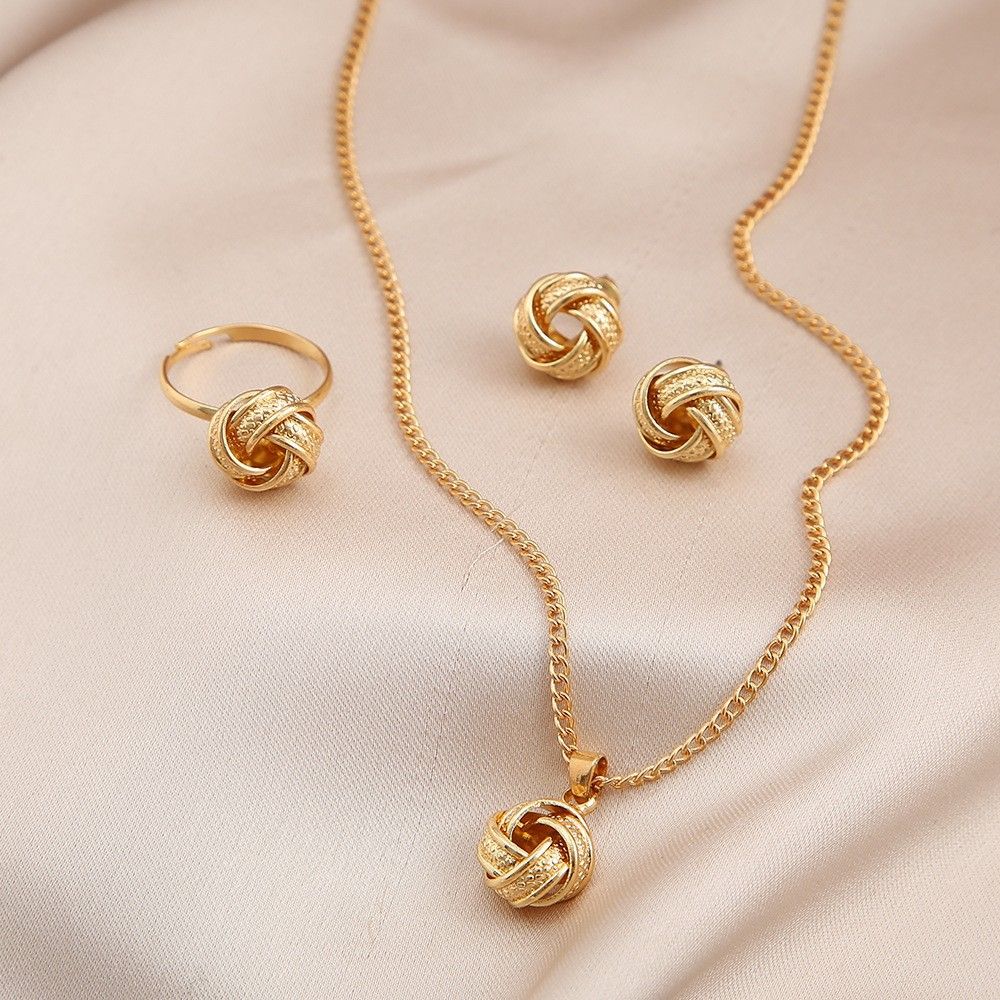 New pendant jewelry necklace with elegant design, light luxury earrings necklace, imitation pearl jewelry set