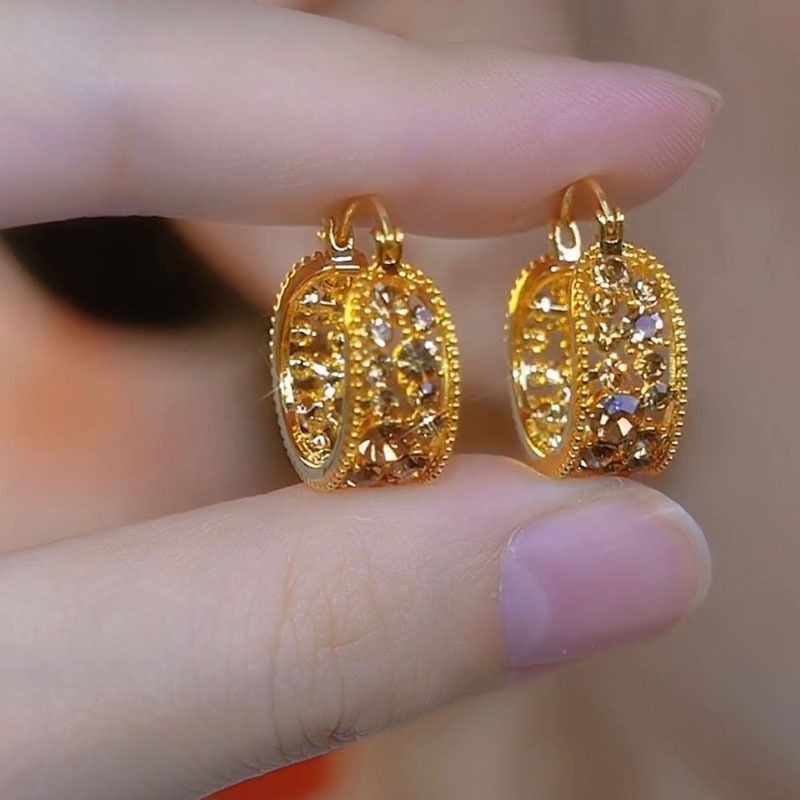 New high-end light luxury coffee colored crystal geometric ear buckle with niche design temperament French fashion earrings for women