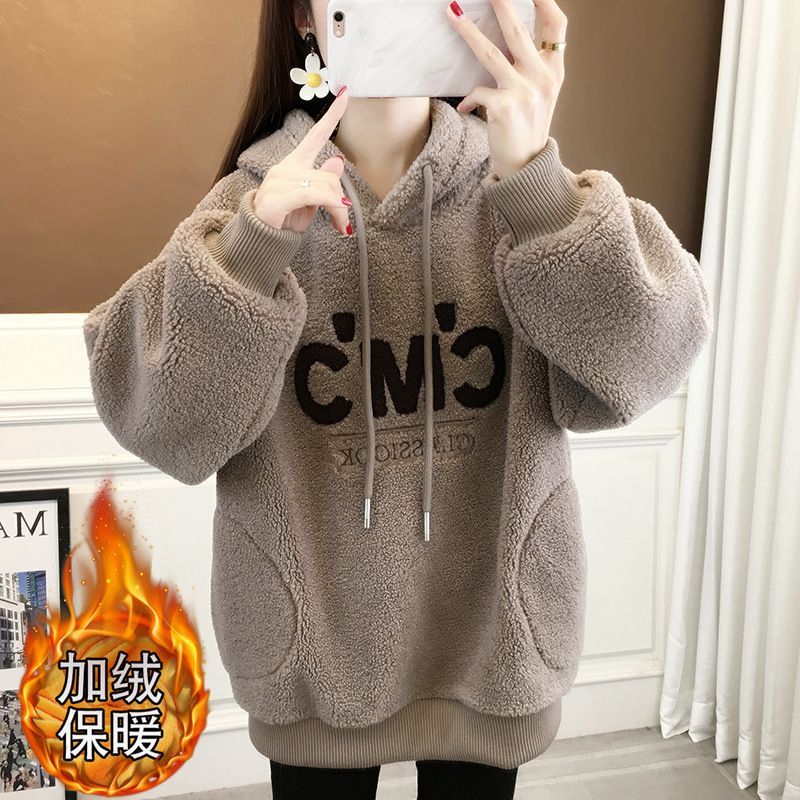 Women's hoodie with thick woolen letters hooded lambhair for winter, wearing a fleece jacket for outerwear
