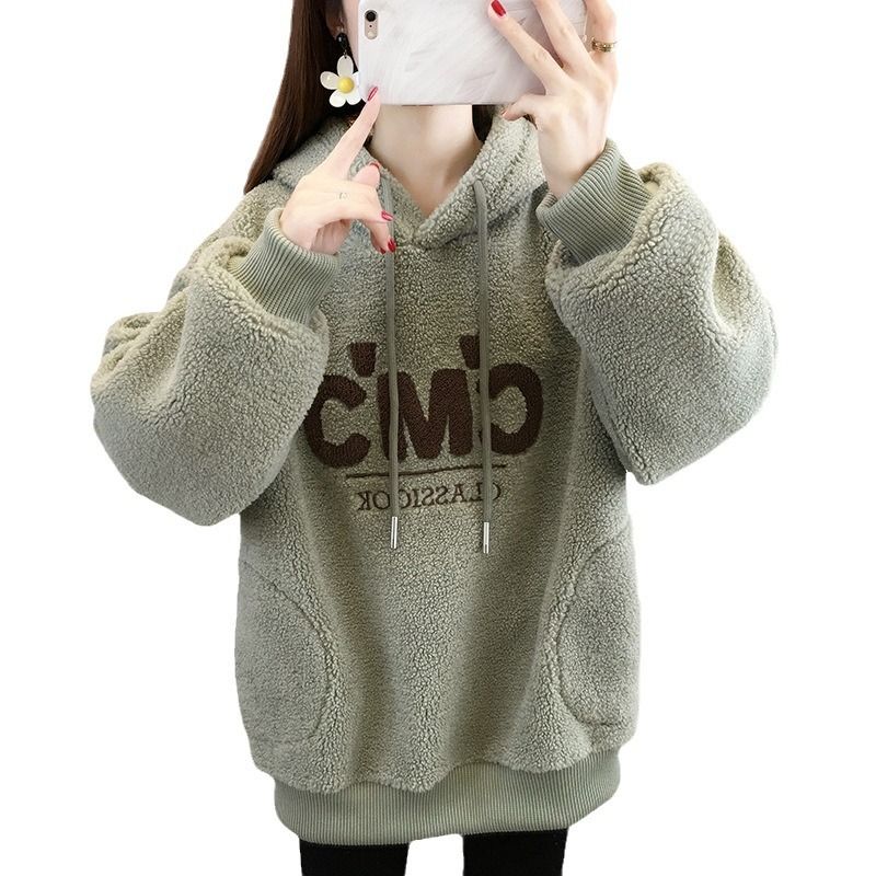 Women's hoodie with thick woolen letters hooded lambhair for winter, wearing a fleece jacket for outerwear