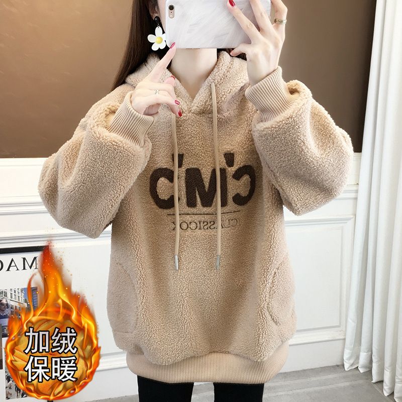 Women's hoodie with thick woolen letters hooded lambhair for winter, wearing a fleece jacket for outerwear