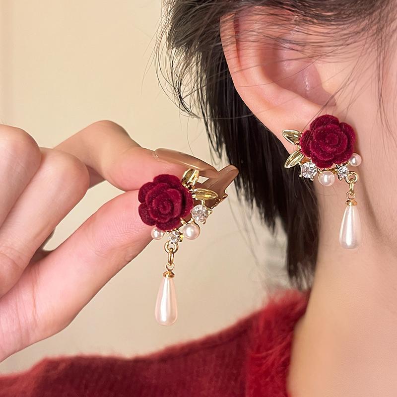 Retro velvet flower pearl earrings for women, light luxury, high-end, fairy like rose earrings