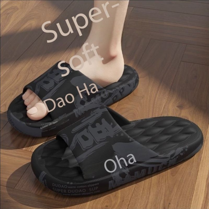 Slippers for men and women in summer, cool slippers for wearing on the outside with soft soles, trendy new styles for home bathing, a sense of stepping on poop, and beach sandals