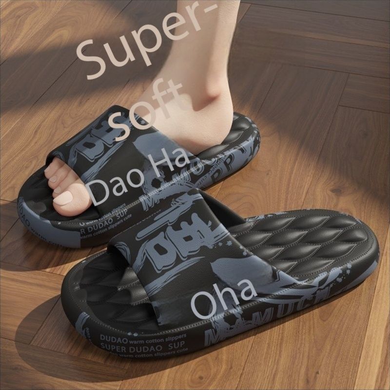 Slippers for men and women in summer, cool slippers for wearing on the outside with soft soles, trendy new styles for home bathing, a sense of stepping on poop, and beach sandals