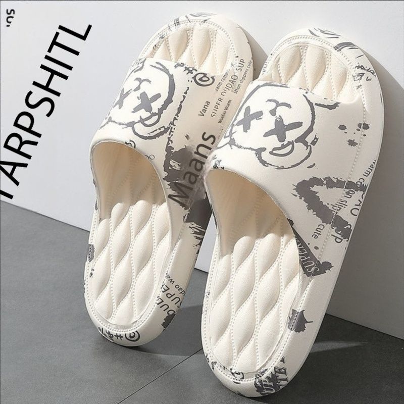 Slippers for men and women in summer, cool slippers for wearing on the outside with soft soles, trendy new styles for home bathing, a sense of stepping on poop, and beach sandals