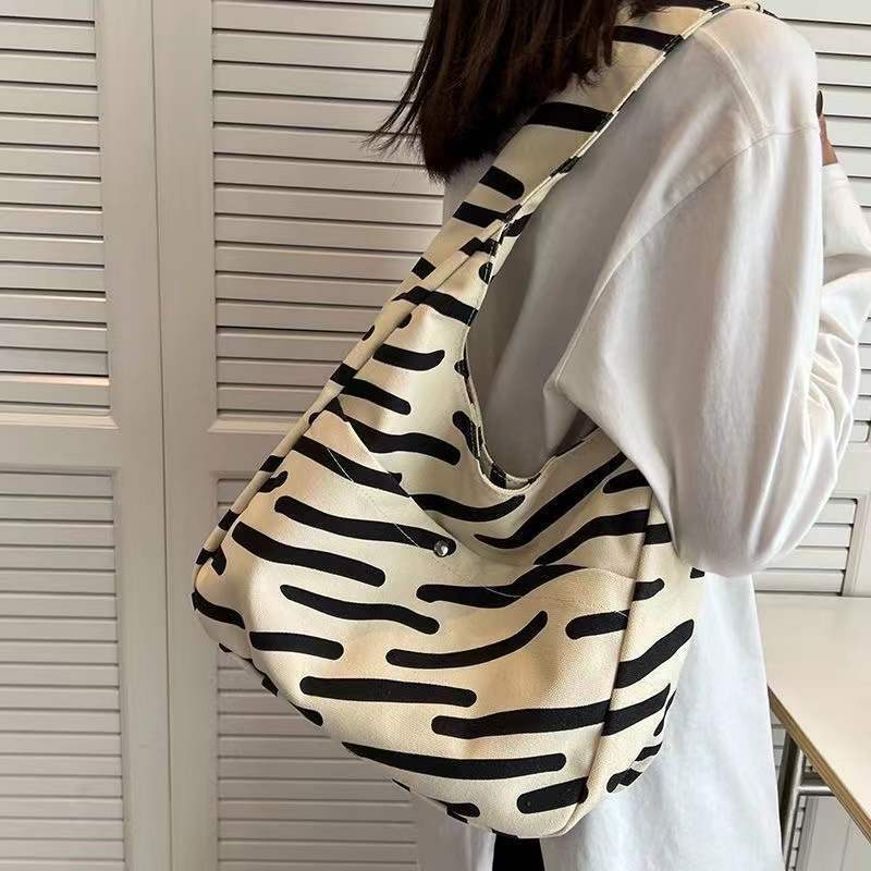 New Dog Shoulder Bag Versatile Large Capacity Canvas Bag Student Commuter Tote Bag Casual Outing Women's Bag