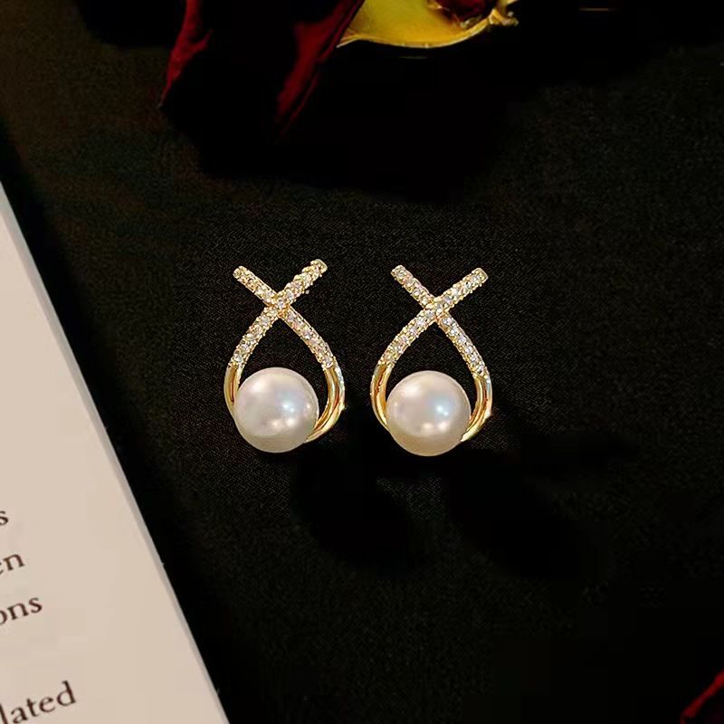 High end cross fashion earrings for women's Instagram style, slimming and diamond studded earrings, Korean version sweet X-letter earrings