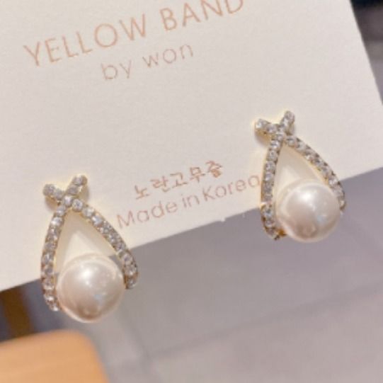 High end cross fashion earrings for women's Instagram style, slimming and diamond studded earrings, Korean version sweet X-letter earrings