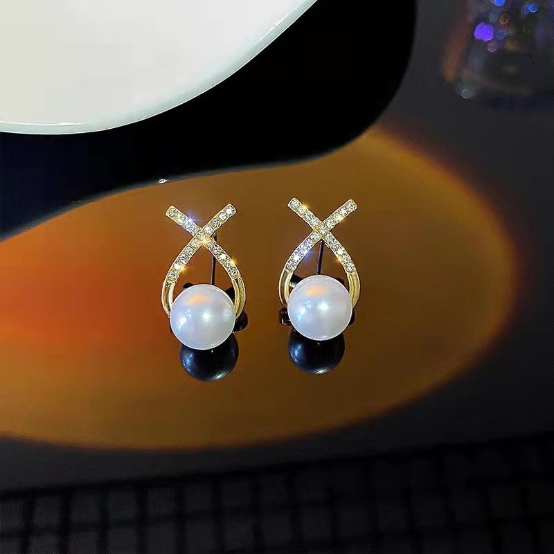 High end cross fashion earrings for women's Instagram style, slimming and diamond studded earrings, Korean version sweet X-letter earrings