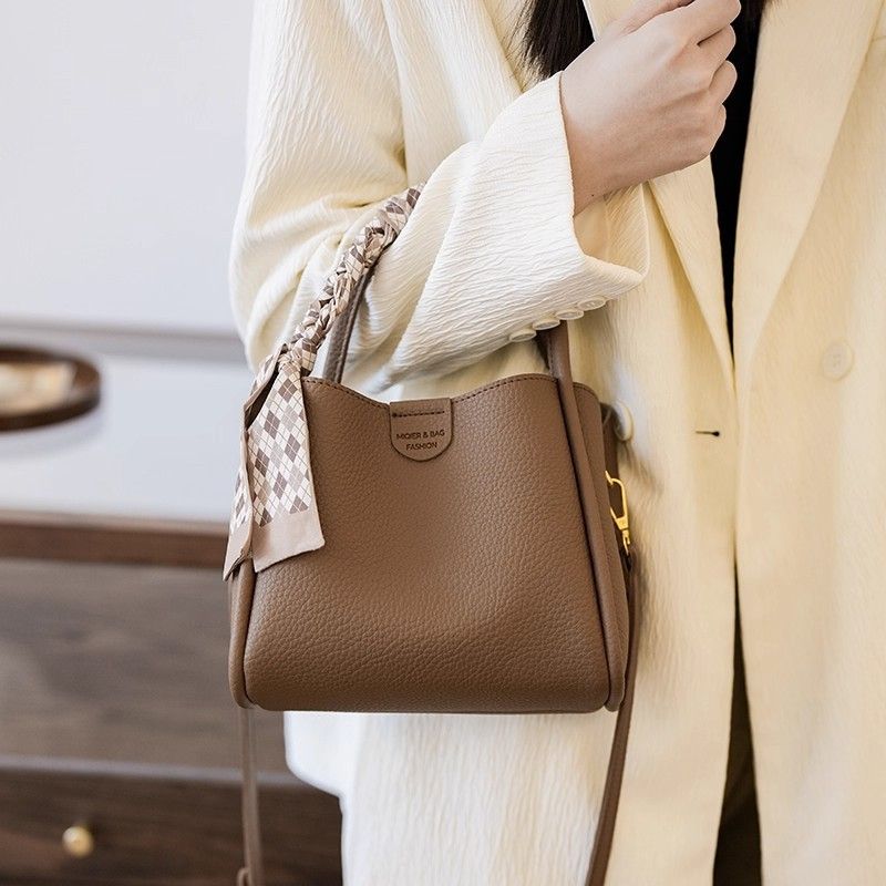 New Fall/Winter High-End Capacity Fashion Versatile Crossbody Commuter Bucket Bag Single Shoulder Bag