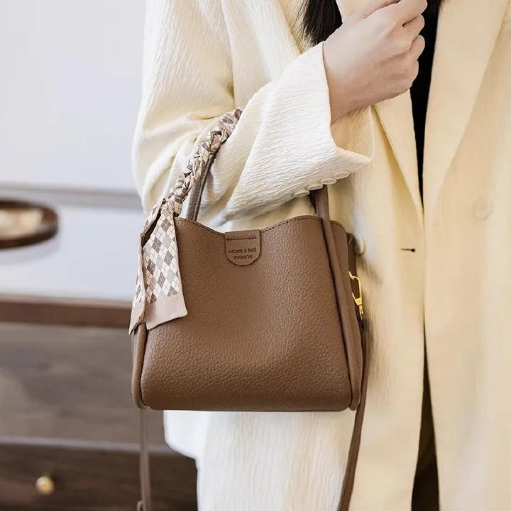 New Fall/Winter High-End Capacity Fashion Versatile Crossbody Commuter Bucket Bag Single Shoulder Bag