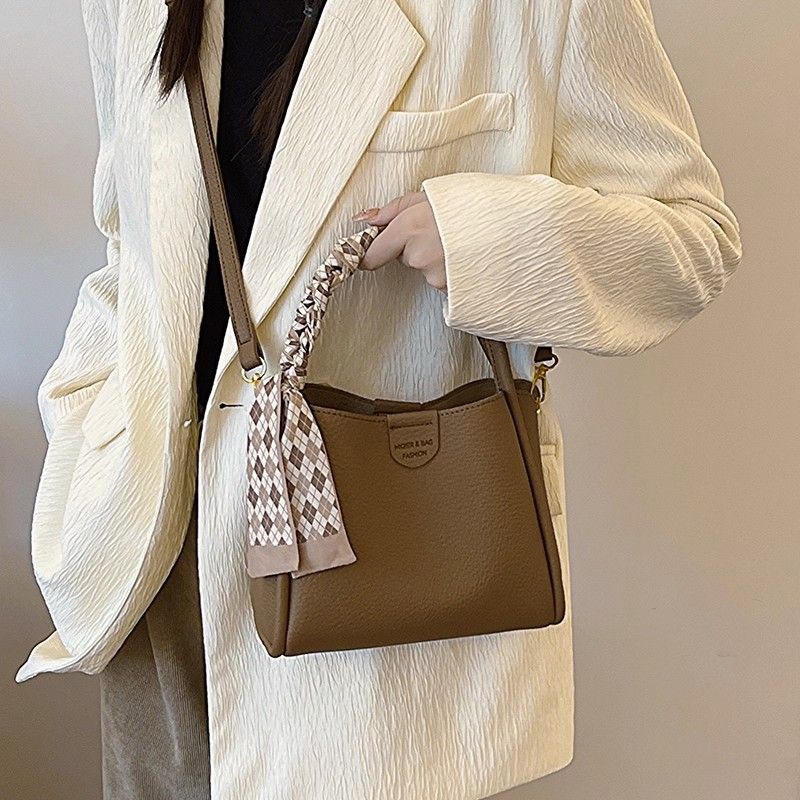 New Fall/Winter High-End Capacity Fashion Versatile Crossbody Commuter Bucket Bag Single Shoulder Bag