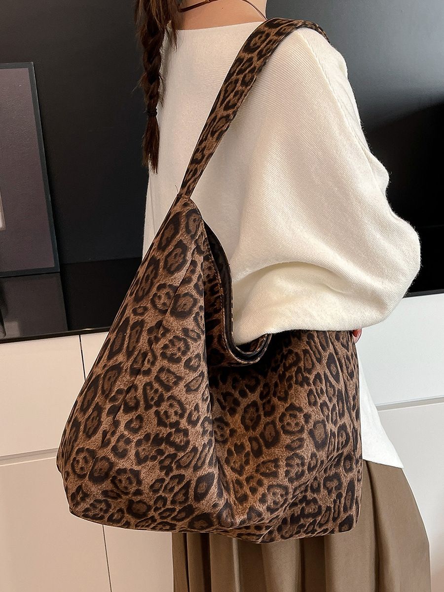 Large capacity leopard print tote bag, women's deer skin velvet new versatile commuting bag, lazy and casual, niche single shoulder women's bag
