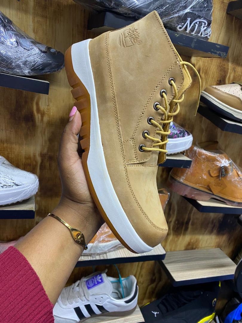 CASUAL BOOT✅This sneakers shoe is A high end quality, flexible with all out fits, suitable in all seasons and has a comfortable inner sole. It's color giving it's glamor it is also easy to maintain.