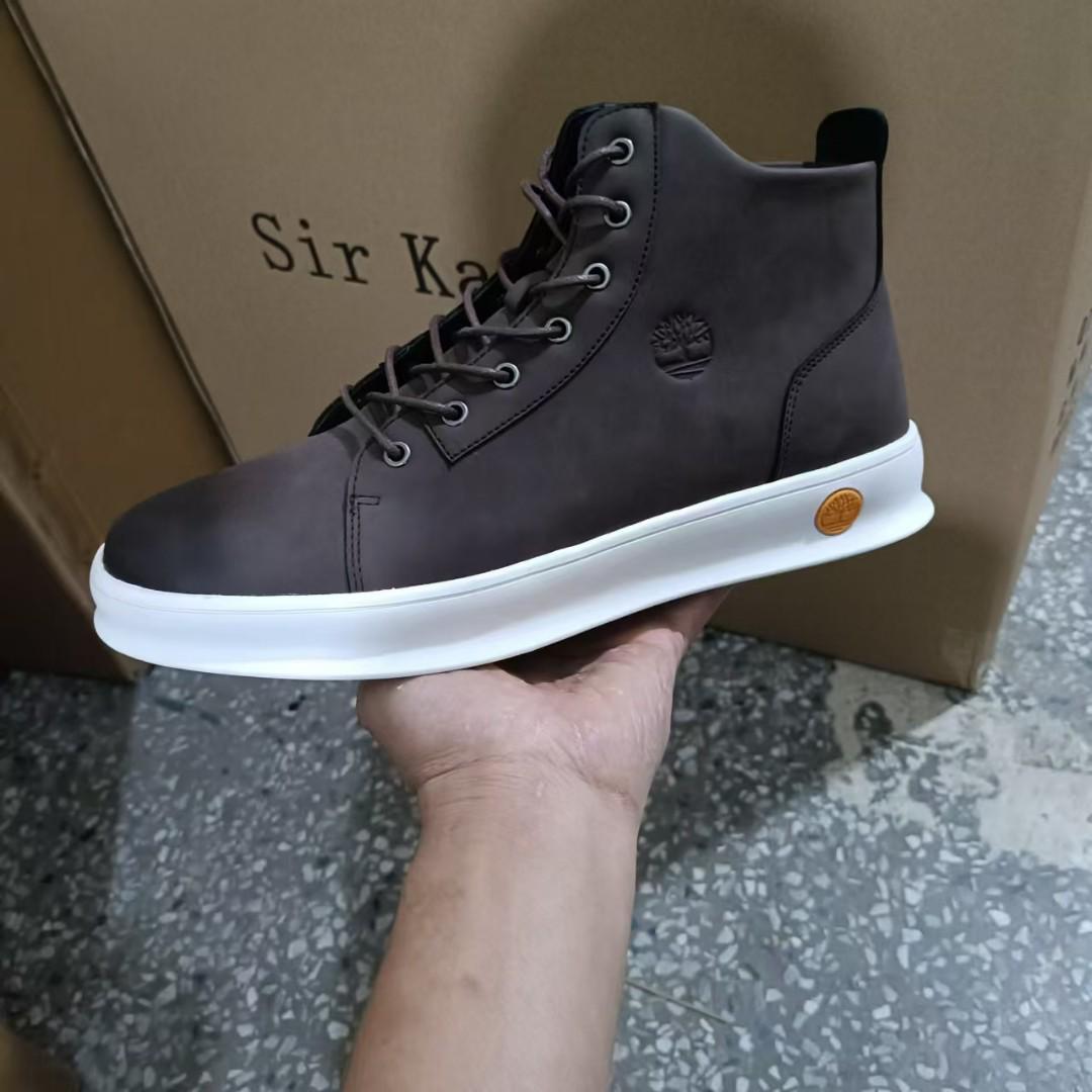 MEN CLASSIC CASUALS.This classic smart casual shoes with different colors version in it's glamor, it is a high-end quality shoes with comfortable inner sole. It is also flexible with any out fit and s