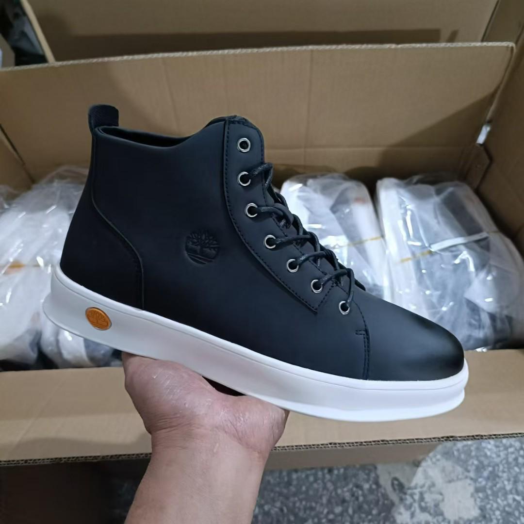 MEN CLASSIC CASUALS.This classic smart casual shoes with different colors version in it's glamor, it is a high-end quality shoes with comfortable inner sole. It is also flexible with any out fit and s