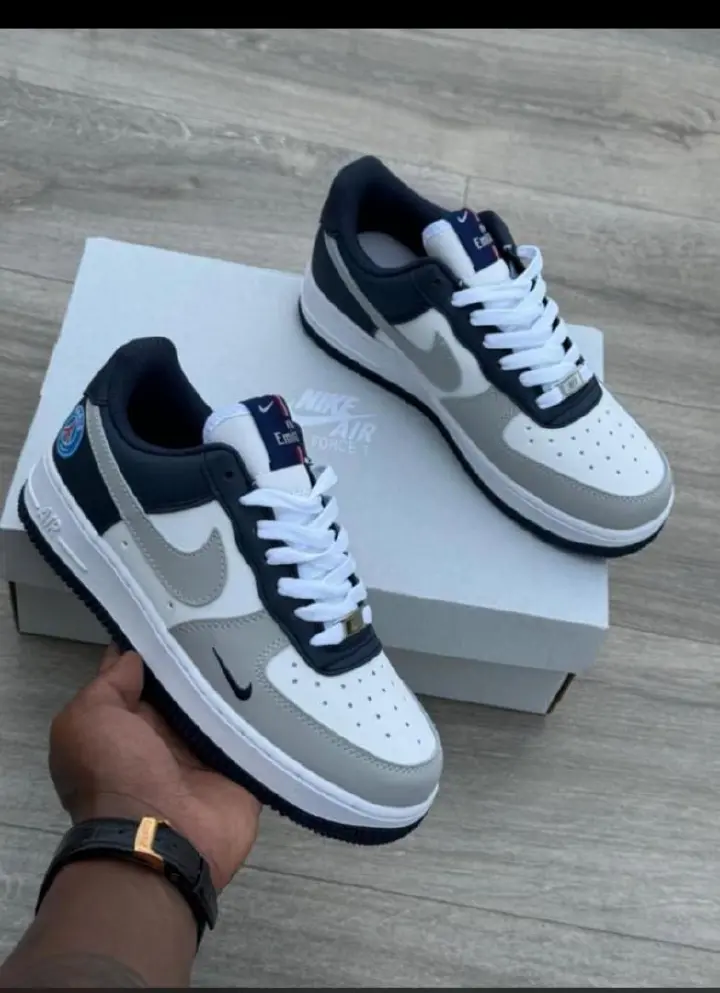 dunkSneakers ✅THIS type of sneakers first they are unisex, both a man and a lady can wear them. They are quality and fashionable. They have a comfortable inner sole and their glamor is unique. These s
