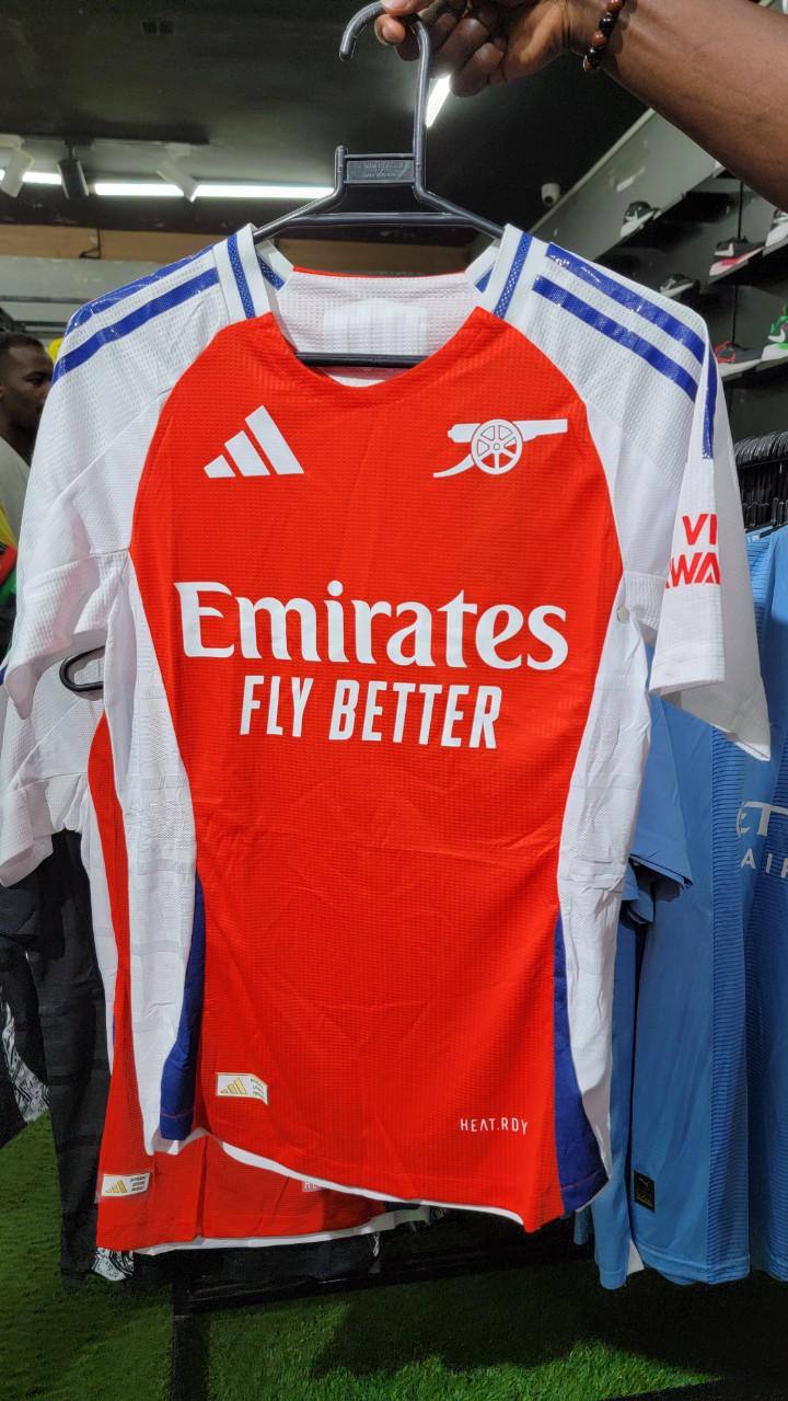 ARSENAL JERSEY ORIGINAL 🎱These present season Jersey material is a high end quality non fading and durable. It is fashionable and suitable in all seasons. They are variant with football seasons.