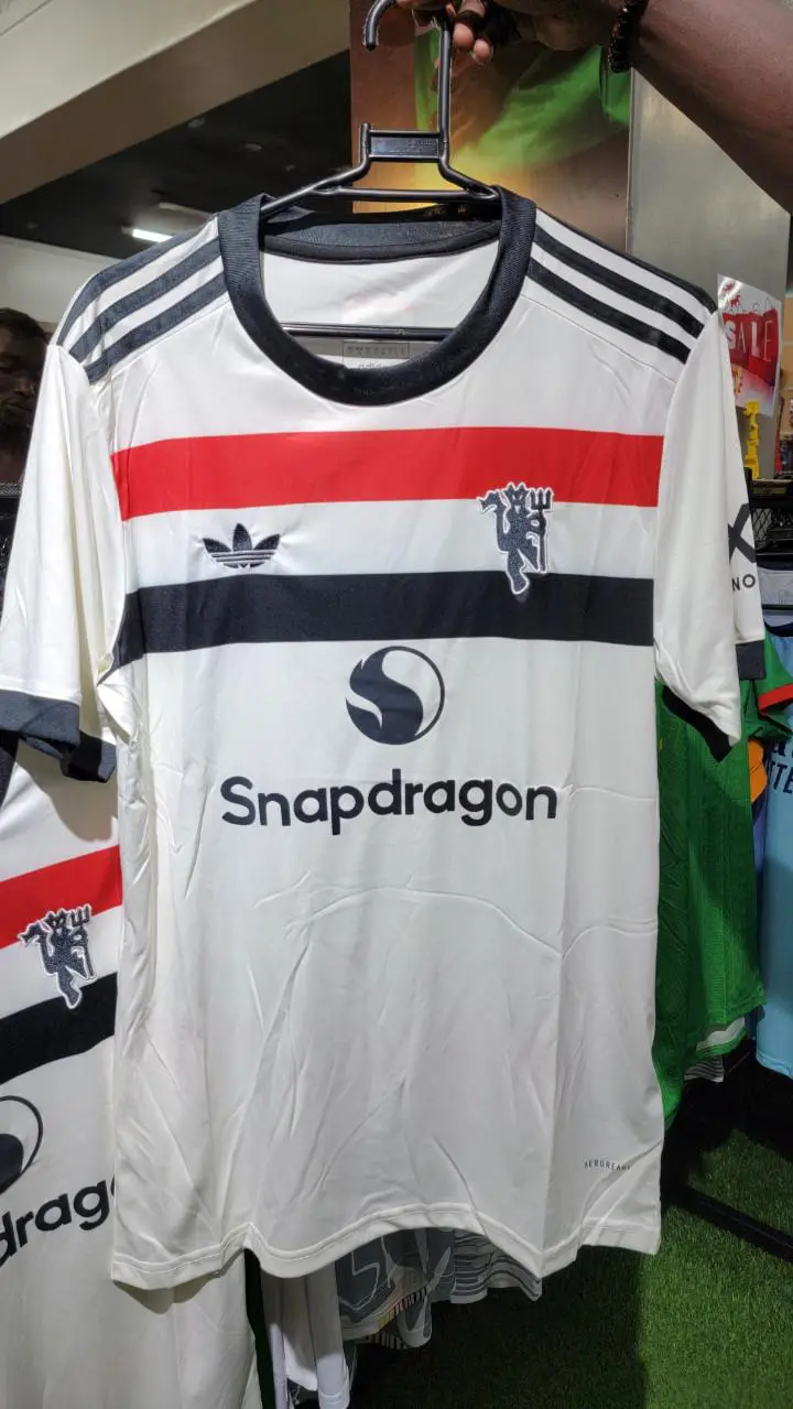 ORIGINAL QUALITY JERSEY 🎱These present season Jersey material is a high end quality non fading and durable. It is fashionable and suitable in all seasons. They are variant with football seasons.