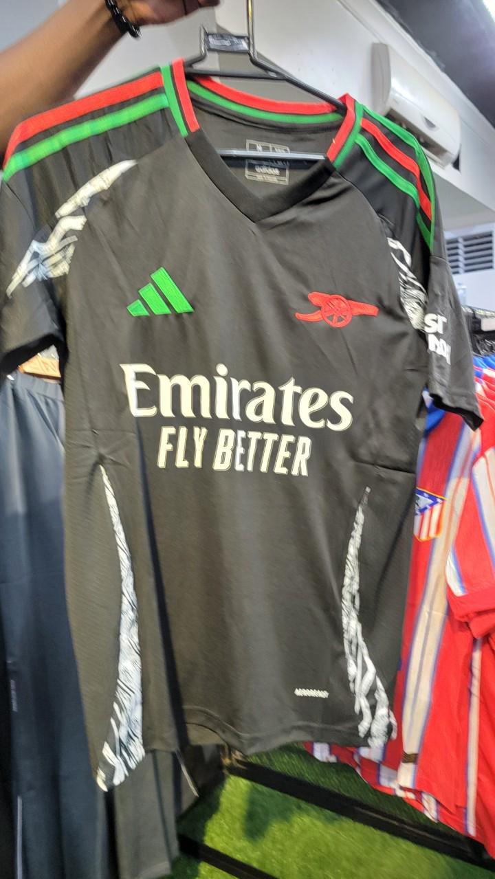 ARSENAL ORIGINAL QUALITY 🎱These present season Jersey material is a high end quality non fading and durable. It is fashionable and suitable in all seasons. They are variant with football seasons.