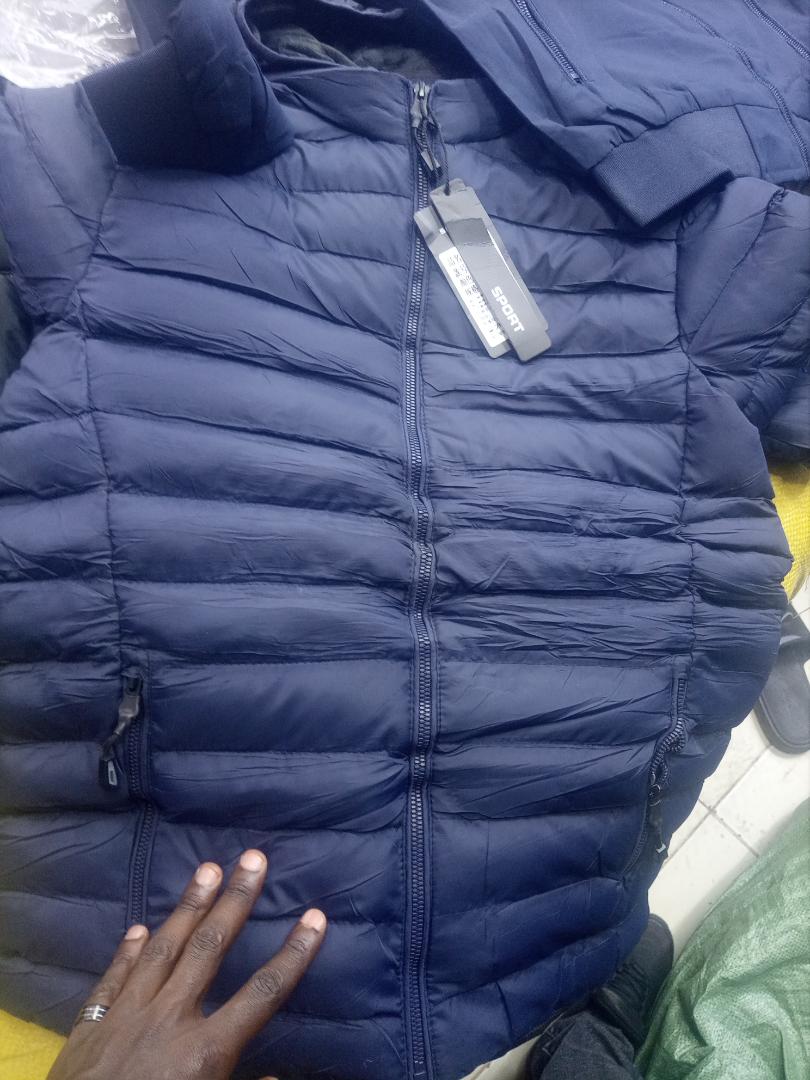 MEN PUFF JACKET ✅Puffer jacket long sleeve men design that is warm and fashionable. It has a zipper and it's unique in it's own fashionable way. Quality in it's make material and suitable in all seaso