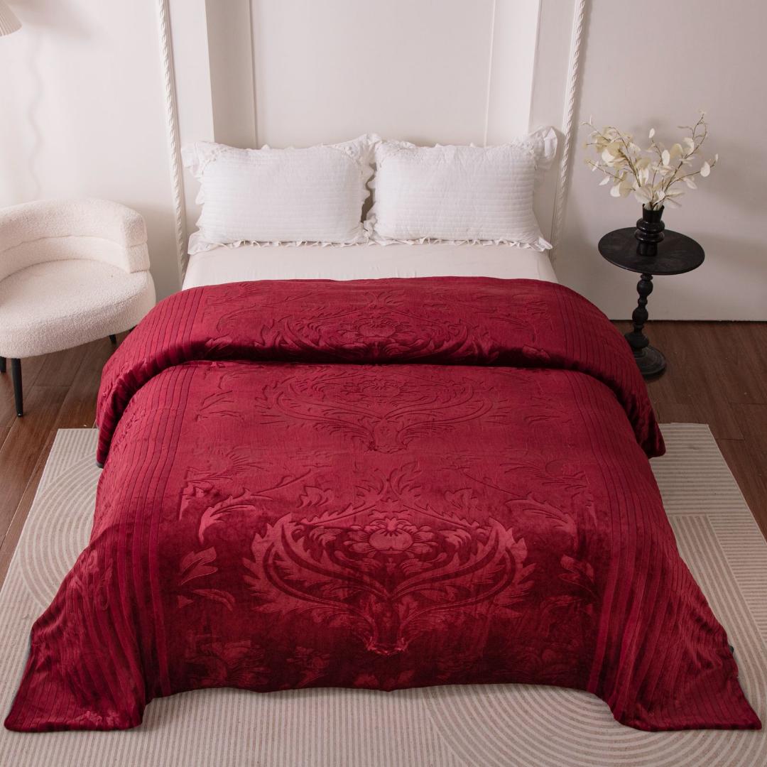 🔥🔥SOFT SILK DUVET
*Newest in the market!*
Warm and woolen on the inside 
1 duvet
1 bedsheet 
2 pillow cases

6*7
