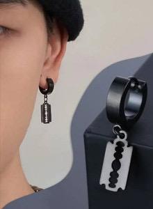 Trending Blade Earrings Men Retro Punk Earrings Blade Earrings Non Pierced Hip Hop Street Style Punk Stainless Steel Earrings (BLACK)