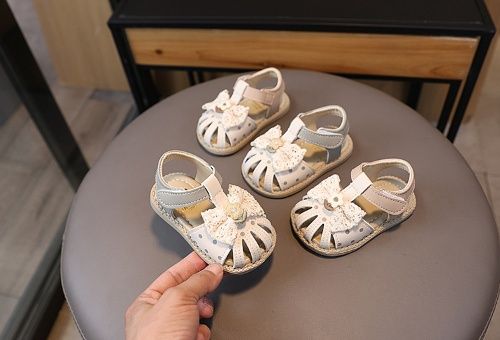 2025 Summer girls' sandals Baby children 1-2 years old baby soft soled toddler shoes bow bow head children's shoes