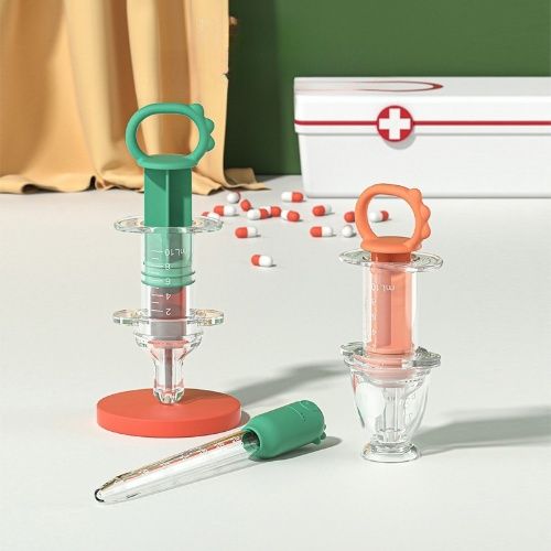 Baby medicine dispensers 4 pieces in 1 set, 3 colors for selection, good material for baby health, baby feeding kits
